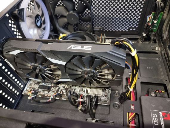Ігровий ПК Qube Tower / AMD Ryzen 3 2200G (4 ядра по 3.5 - 3.7 GHz) / 16 GB DDR4 / 256 GB SSD + 1000 GB HDD/AMD Radeon RX 580, 8 GB GDDR5, 256-bit/600W + Кабелі в комплекті б/в | Зображення 7