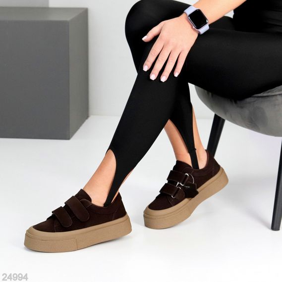 Замшеві кеди на липучках колір гіркий шоколад на потовщеній підошві | Зображення 1