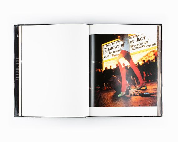 Книга з fashion-фотографії Guy Bourdin: Exhibit A. Б/У альбоми відомих фотографів роботи Гі Бурдена | Зображення 4