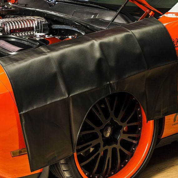 Захисне покриття на крило автомобіля, з магнітним кріпленням