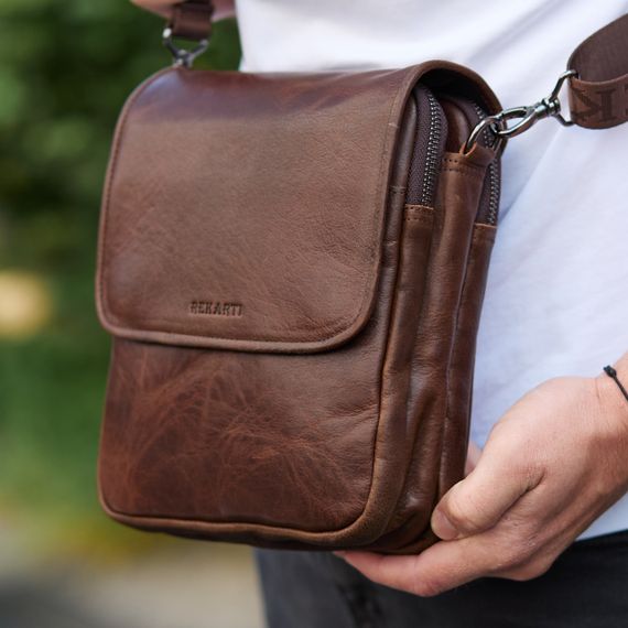 Сумка с клапаном через плече з гладкої шкіри коричнева Tiding Bag TD-81020