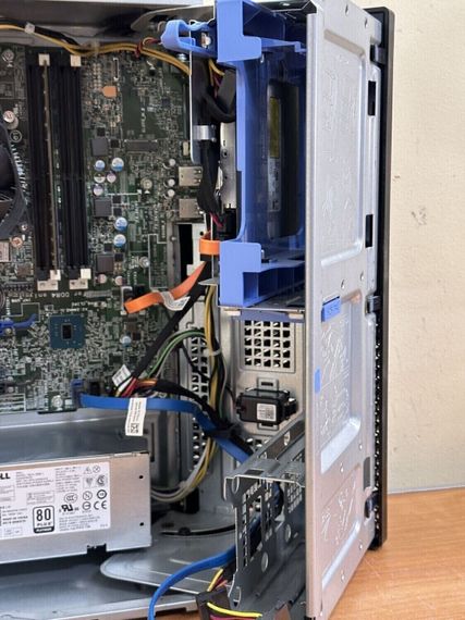 Комп'ютер Dell OptiPlex 7040 Tower / Intel Core i5-6500 (4 ядра по 3.2 -3.6 GHz) / 8 GB DDR4 / no HDD / HD Graphics 530 / 240W / DVD-RW / DisplayPort / HDMI б/в | Зображення 9