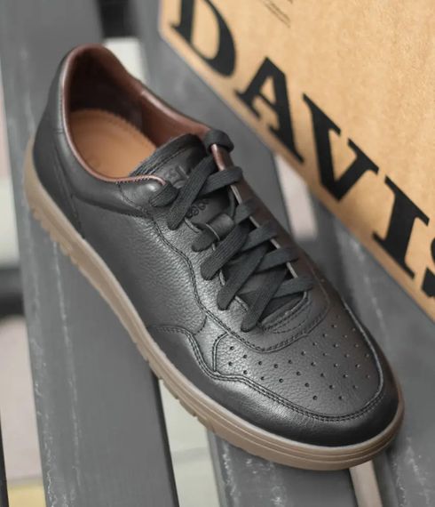 Зручні шкіряні кеди Davis 42 розмір