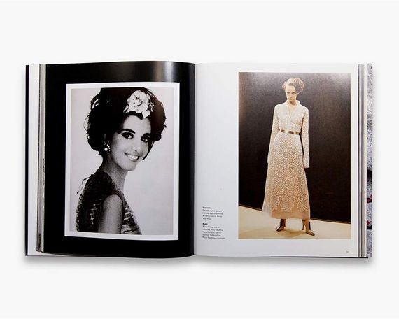 Книга о моде и стиле Chanel: Collections and Creations. Daniele Bott лучшие книги о дизайнерах и модных домах | Зображення 1