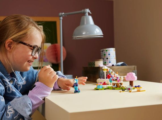 Конструктор LEGO Animal Crossing Вечірка з нагоди дня народження Julian (77046) | Зображення 1
