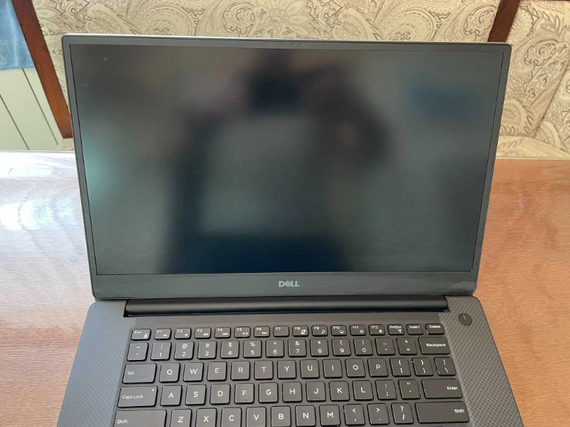 Игровой ноутбук Dell XPS 9570 / 15.6" (1920x1080) IPS / Intel Core i7-8750H (6 (12) ядер по 2.2 - 4.1 GHz) / 16 GB DDR4 / 256 GB SSD / nVidia GeForce GTX 1050 Ti, 4 GB GDDR5, 128-bit / WebCam б/у | Зображення 5