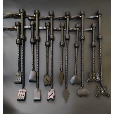 Стек с шипами БДСМ Candy Hero кожа, короткий, черный sexstyle | Зображення 1