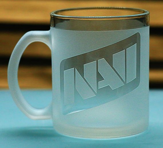 Стеклянная чашка 320мл NAVI с гравировкой НАВИ подарок для фаната киберспорта