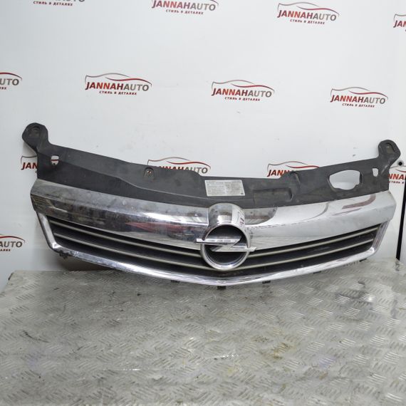 Решітка радіатора Opel Astra H III рестайлінг 2007-2010 Опель Астра 13225780