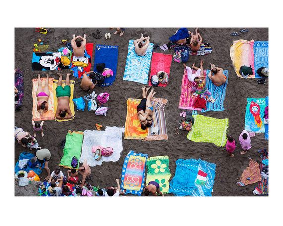Книга з фотографії Martin Parr: Beach Therapy фотомистецтво альбоми відомих фотографів Мартін Парр пляж | Зображення 7
