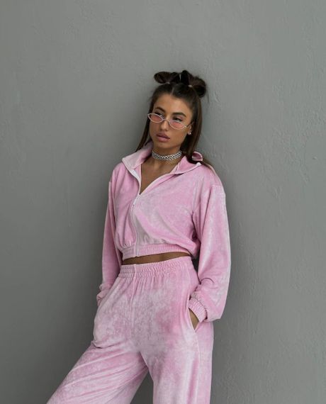 Женский велоровый спортивный костюм двойка с укороченной кофтой BF862 цвет розовый, размер 46/48 | Зображення 3