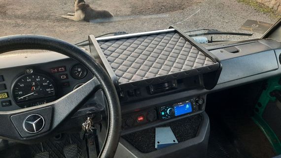 Полка на панель (eco-GREY) для Mercedes T1 (207-410)