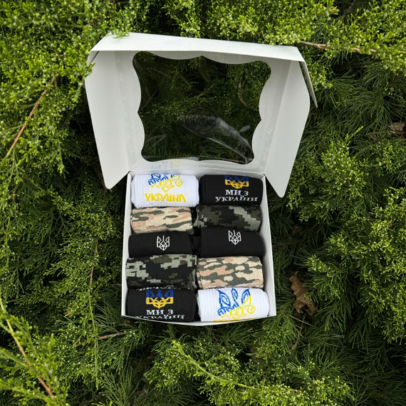 Подарунковий бокс шкарпеток 10шт. Чоловічі шкарпетки з принтами. На подарунок патріотичні. 40-45р | Зображення 1