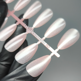 Гелевые типсы №2 нюдовый светоотражающий кошачий глаз (миндаль) 30шт