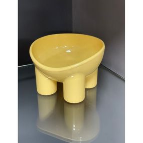 Миска пластиковая для собак и кошек на ножках 14,5*14*10см, желтая