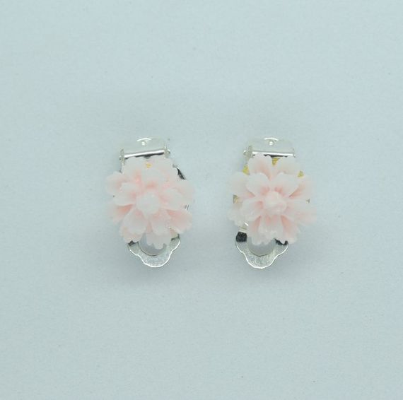 Кліпси сережки дитячі для вух без пробивання вуха Liresmina Jewelry сережки у вигляді квітки "Еклерчик" рожевий | Зображення 1
