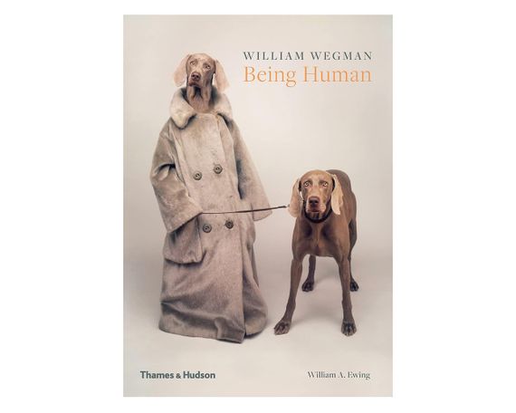 Альбомы известных фотографов книга работ Уильяма Вегмана William Wegman "Being Human" книги по фотографии