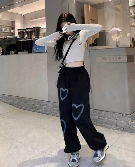 Женские теплые спортивные штаны объемные в стиле оверсайз RO107 цвет черный, размер универсальный 42/46 | Зображення 1