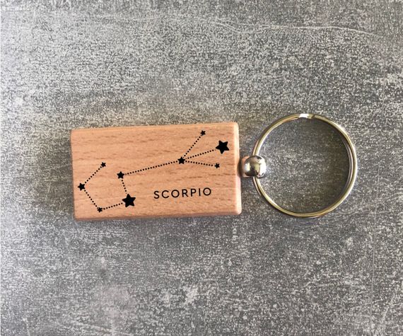 Деревянный брелок с созвездием зодиака «Скорпион» | Зображення 1