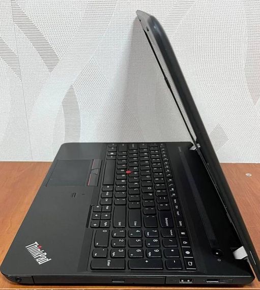 Ноутбук Lenovo ThinkPad E560 Core i7-6500U + 16GB + 256GB SSD + Radeon R7 Б/В | Зображення 2