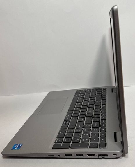 Ноутбук Dell Precision 3560 / 15.6" (1366x768) TN / Intel Core i7-1185G7 (4 (8) ядра по 1.2 - 4.8 GHz) / 16 GB DDR4 / 256 GB SSD / nVidia Quadro T500, 2 GB GDDR6, 64-bit / WebCam б/в | Зображення 4