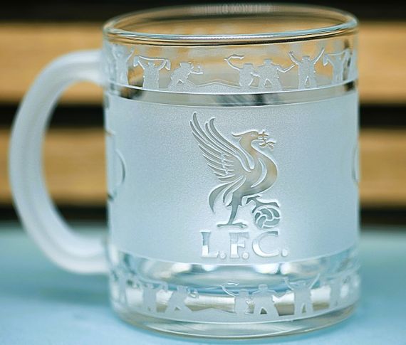 Стеклянная чашка 320 мл Liverpool с гравировкой подарок для фаната ФК Ливерпуль футбольная кружка круговая