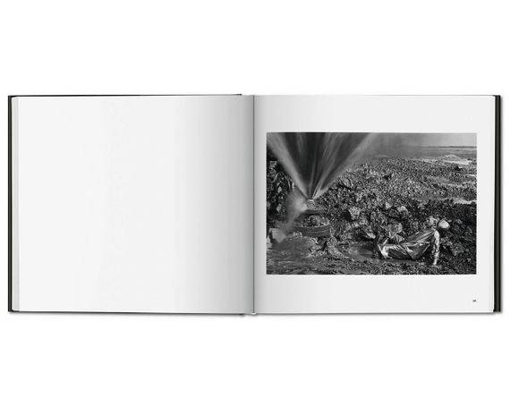 Лучшие фотографы мира книга фотоальбом Себастьяна Рибейру Салгаду про Кувейт Sebastiao Salgado. Kuwait | Зображення 9
