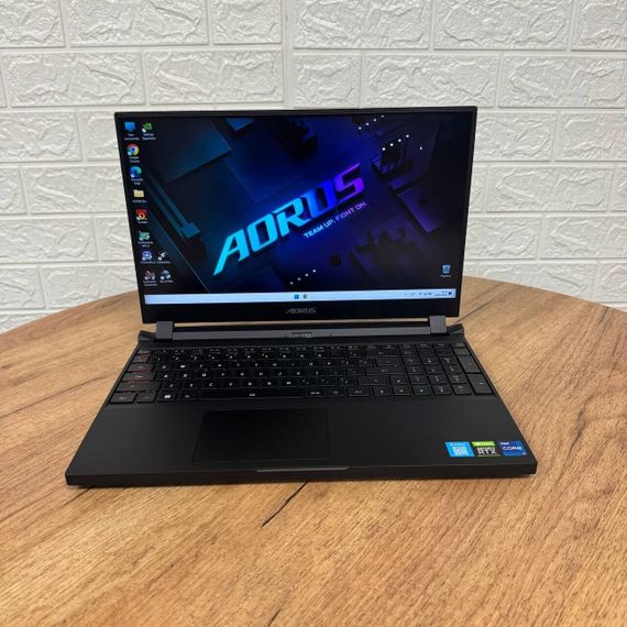 Ігровий ноутбук Б-клас Gigabyte Aorus 15P YD / 15.6" (1920x1080) IPS / Intel Core i7-11800H (8 (16) ядер по 2.3 - 4.6 GHz) / 16 GB DDR4 / 512 GB SSD / nVidia GeForce RTX 3080, 16 GB GDDR6, 256-bit / WebCam б/в | Зображення 1