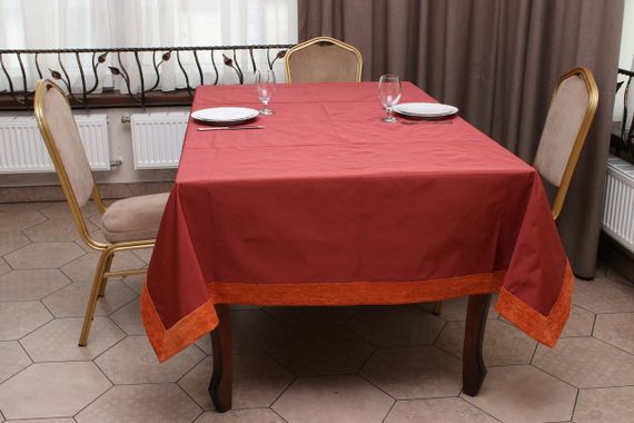Скатертина Kayra "Carmen" тафта з шеніловим кантом 165×300 см Бордова | Зображення 1