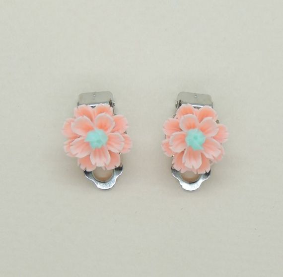 Кліпси сережки дитячі для вух без пробивання вуха Liresmina Jewelry квітка Коралова Хризантема з м'ятною | Зображення 1