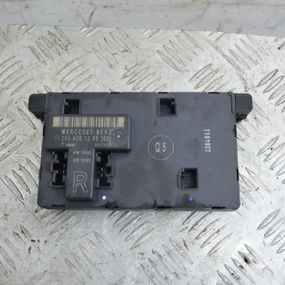 Блок управління передніх правих дверей Mercedes C-Class W203 2000-2007 Модуль дверей Мерседес в203 2038201285