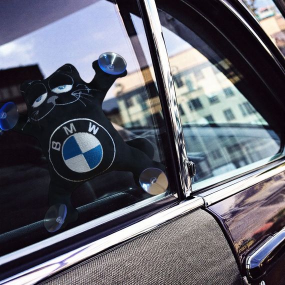 Игрушка кот Саймона в машину c вышивкой BMW бмв черный  автомобилисту 01585