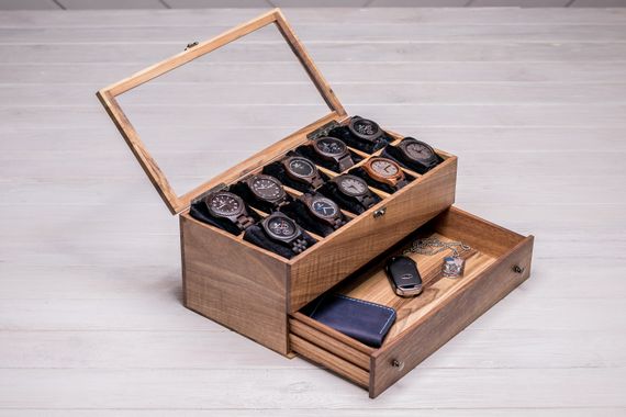 Іменна коробочка на 10 комірок для годинників зі скляною кришкою з ящиком