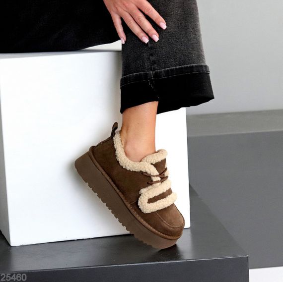Трендовые замшевые школадные бежевые кроссовки-угги на липучке | Зображення 6