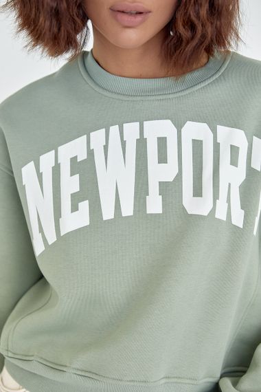 Теплый укороченный свитшот с надписью Newport мятный цвет S | Зображення 3