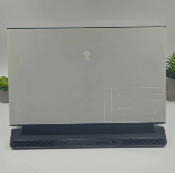 Ноутбук Dell Alienware m15 R2 15.6"IPS/i7-9750H/16GB/1TB/RTX2080 Б/В | Зображення 1