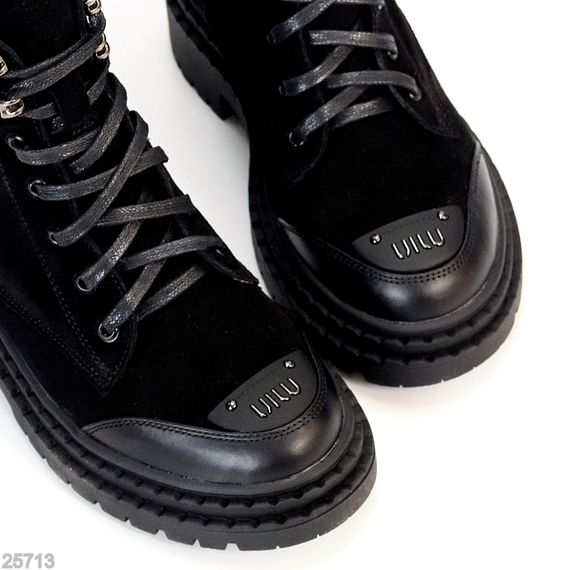 Чорні зимові замшеві черевики берці з дизайнерською нашивкою | Зображення 1