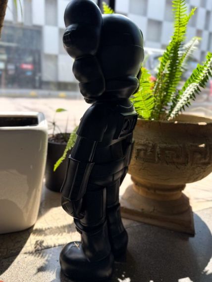 Статуетка Kaws Star Wars Stormtrooper Black дизайнерська фігурка для інтер'єру 70 см чорний kw010 | Зображення 7