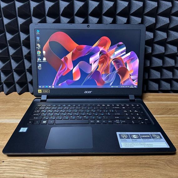 Ноутбук Acer Aspire ES1-572 / 15.6" (1920x1080) TN / Intel Core i3-6006U (2 (4) ядра по 2.0 GHz) / 8 GB DDR4 / 128 GB SSD / Intel HD Graphics 520 / WebCam б/у | Зображення 1