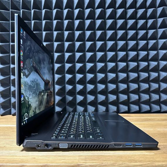Ноутбук Б-клас Clevo W54 55SU1 / 15.6" (1920x1080) TN / Intel Core i7-4712MQ (4 (8) ядра по 2.3 - 3.3 GHz) / 8 GB DDR3 / 128 GB SSD / Intel HD Graphics 4600 / WebCam б/в | Зображення 4