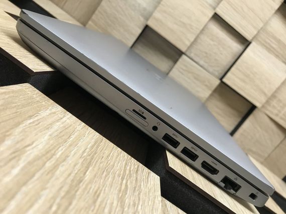 Ноутбук Б-клас Dell Latitude 5511 / 15.6" (1366x768) TN / Intel Core i5-10300H (4 (8) ядра по 2.5 - 4.5 GHz) / 8 GB DDR4 / 256 GB SSD M.2 / Intel UHD Graphics / WebCam / Windows 10 б/в | Зображення 5