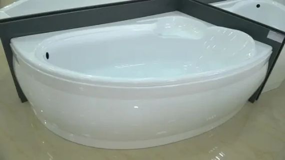 Ванна акриловая асимметричная Wenus 170x110 R с ногами и панелью | Зображення 1