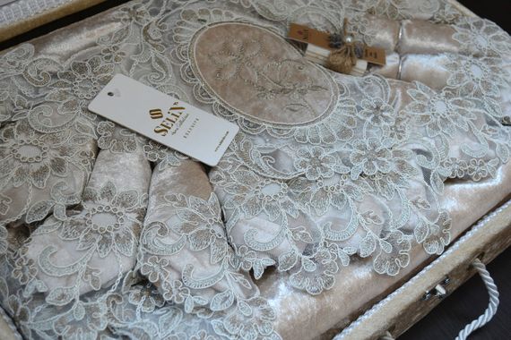 Подарунковий набір для сервірування столу Selin Gamze Set 160×350 см в скрині Бежевий | Зображення 3