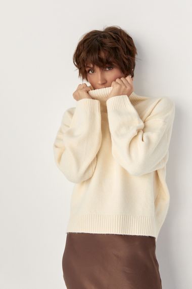 Теплий вільний гольф з розрізами внизу - кремовий цвет, ONE SIZE (є розміри) | Зображення 4