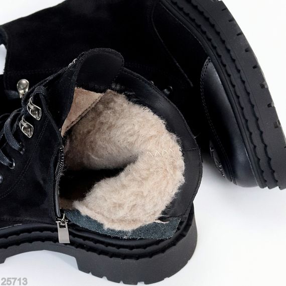Чорні зимові замшеві черевики берці з дизайнерською нашивкою | Зображення 3