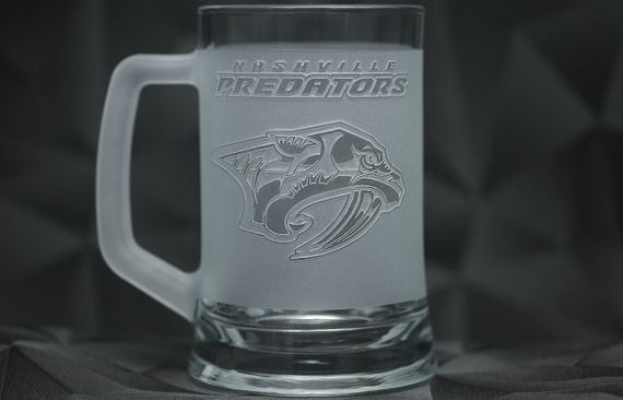 Подарунковий келих для пива 670 мл з гравіюванням лого хокейного клубу НХЛ Нешвіл Предаторс | Зображення 1