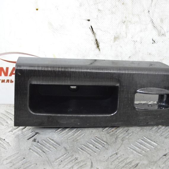 Накладка кнопки склопідйомника права Kia Sorento 2006-2009 Накладка ручки салону Кіа Соренто | Зображення 1