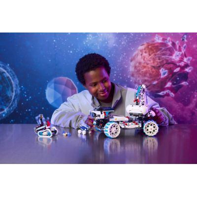 Конструктор LEGO Technic Місяцехід Lunar Outpost. Космічний корабель (42211) | Зображення 3
