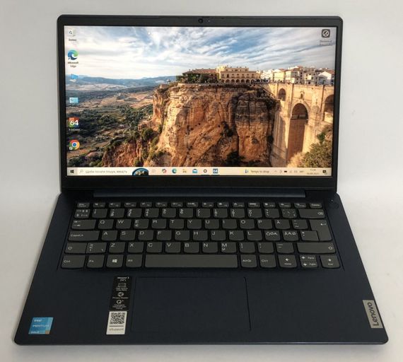 Ультрабук Lenovo IdeaPad 3 14ITL6 / 14" (1920x1080) IPS / Intel Pentium Gold 7505 (2 (4) ядра по 2.0 - 3.5 GHz) / 8 GB DDR4 / 256 GB SSD / Intel UHD Graphics / WebCam / Win 10 Home б/в | Зображення 1