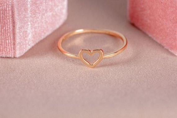 Кольцо из желтого золота с сердечком 18.5 | Зображення 2